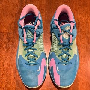Men’s size 12 Zoom Freak 4